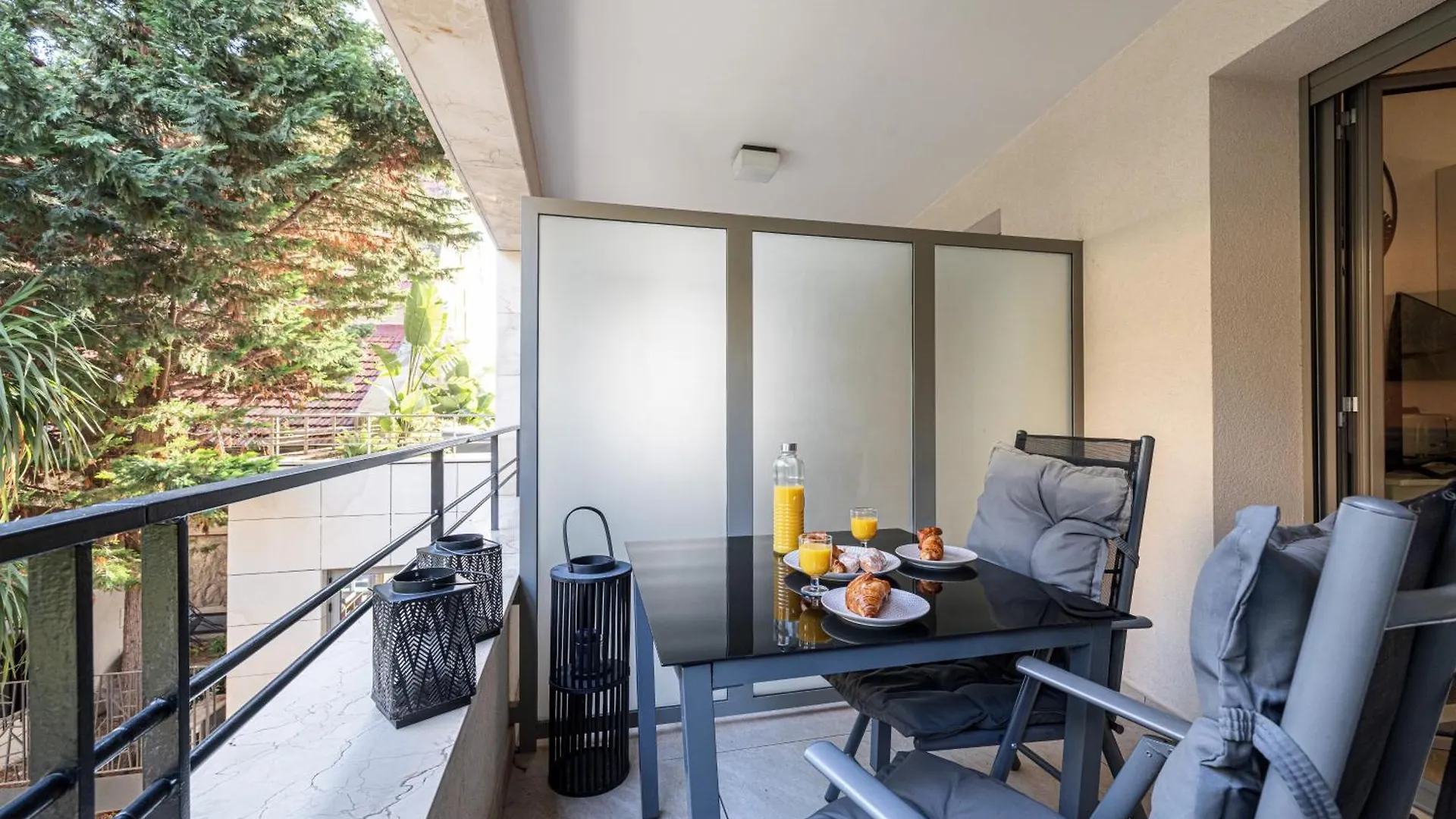 Studio Centre Terrasse Climatisation 50m plage Menton Appartement