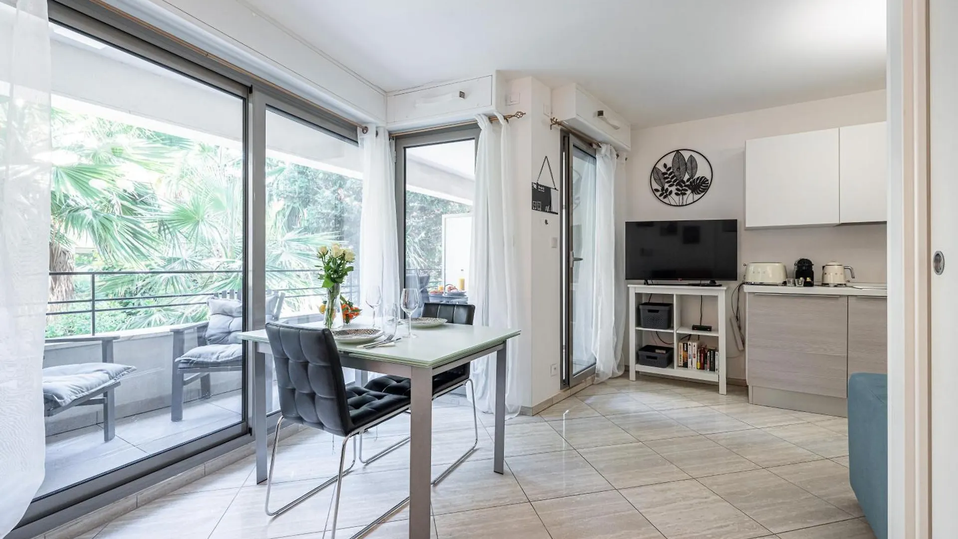 Studio Centre Terrasse Climatisation 50m plage Menton France
