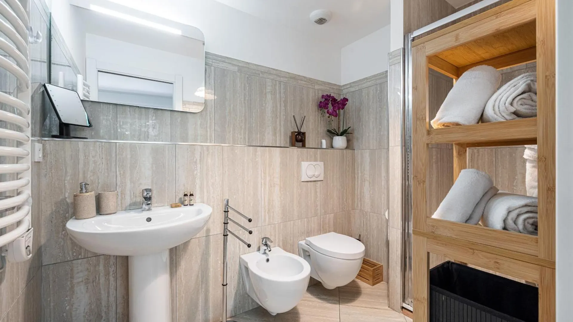 Appartement Studio Centre Terrasse Climatisation 50m plage Menton
