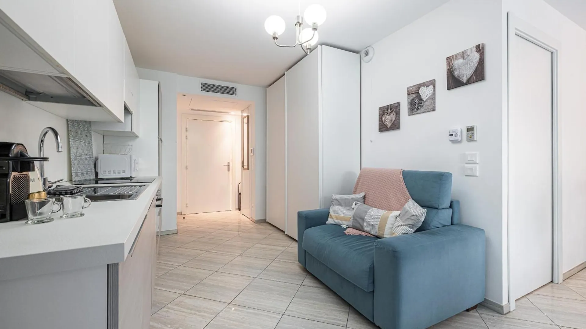 Appartement Studio Centre Terrasse Climatisation 50m plage Menton